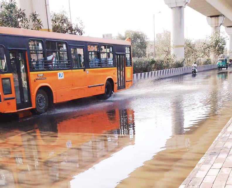 Photo of जहांगीरपुरी मेन जी.टी.करनाल रोड पर बिना बरसात जलभराव से भारी परेशानी- हरी किशन जिन्दल