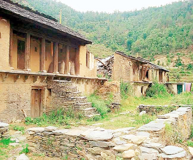 Photo of खाली होते गांव, पलायन की वजह मजबूरी भी, जरूरत है विकास की नीतियों में सुधारीकरण की