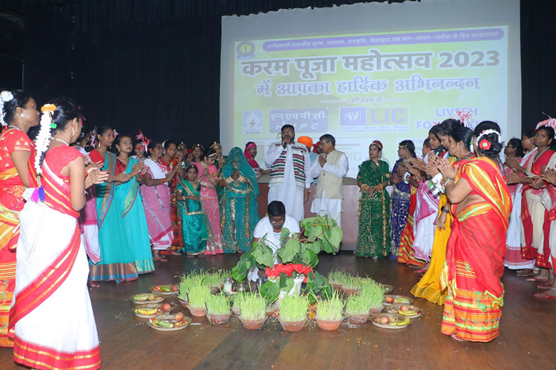 Photo of मशाल सोशल वेल्फेयर सोसाईटी द्वारा करम पूजा महोत्सव का आयोजन धूम धाम से सम्पन्न हुआ