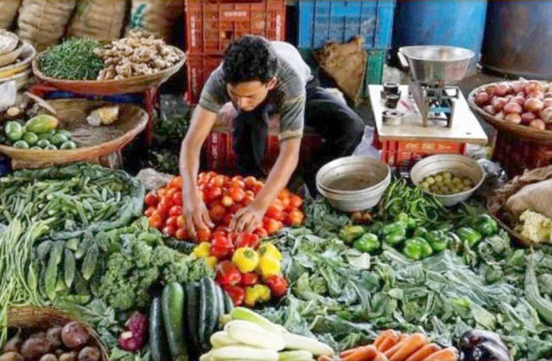 Photo of गिरती घरेलू बचत एवं बढ़ती महंगाई से त्रस्त अर्थव्यवस्था