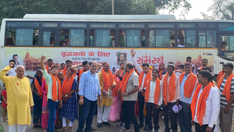 Photo of ग्राम गोड़वा से रवाना हुई 15वीं ‘रामरथ-श्रवण अयोध्या यात्रा’, वृद्धजनों ने किए रामलला के दर्शन