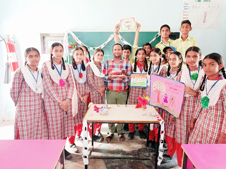 Photo of राजकीय उत्कृष्ट वरिष्ठ माध्यमिक पाठशाला गाहलियां के छात्रों ने केक काटकर हिंदी दिवस मनाया