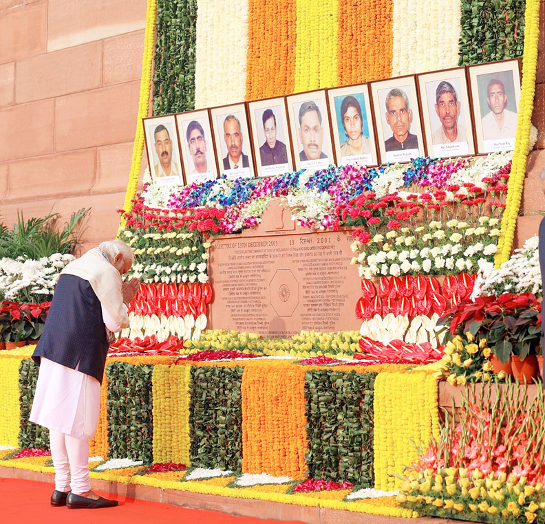 Photo of संसद पर आतंकवादी हमले की बरसी के अवसर पर शहीदों को श्रद्धांजलि दी