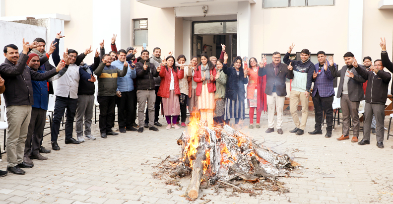 Photo of टीएमयू के शिक्षकों ने मनाई लोहड़ी