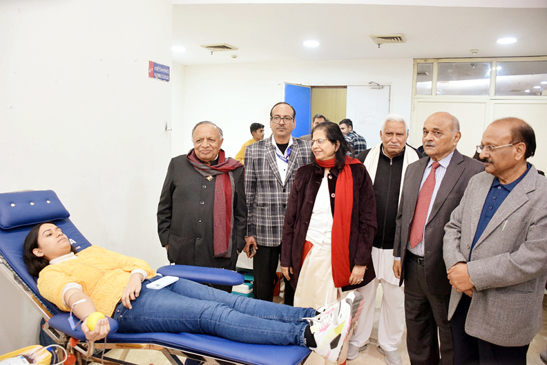 Photo of महाराजा अग्रसेन टेक्निकल एजुकेशनल सोसायटी में नेताजी सुभाषचंद्र बोस जी की जयंती को पराक्रम दिवस के रूप में रक्तदान शिविर का आयोजन
