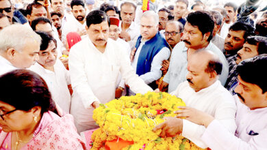 Photo of पूर्व केंद्रीय मंत्री जटिया की धर्मपत्नी की अंतिम यात्रा में शामिल हुए कर्नाटक राज्यपाल श्री गहलोत और मुख्यमंत्री डॉ. यादव