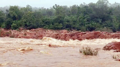 Photo of बलरामपुर लगातार बारिश से जन जीवन प्रभावित