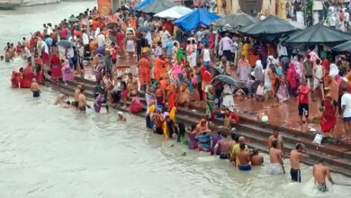 Photo of गुरू पूर्णिमा के अवसर पर श्रद्धालुओं ने हरिद्वार के विभिन्न गंगा घाटों पर आस्था की डुबकी लगाई