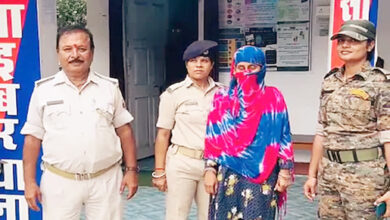 Photo of गोपालगंज में पुलिस ने महिला साइबर आपराधी को किया गिरफ्तार