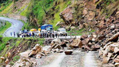 Photo of उत्तराखंड में 3000 से ज्यादा यात्री फंसे हुए हैं, राहत कार्य जारी