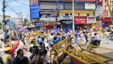 Photo of भारत बंद के नाम पर उत्पात कर रहे समर्थकों पर पुलिस का लाठीचार्ज