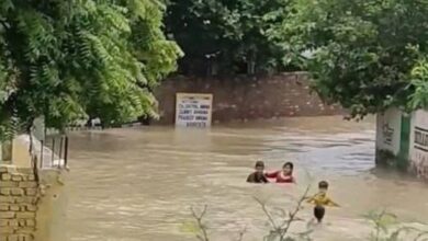 Photo of दिल्ली बन जाती है दरिया, सड़क से संसद तक