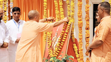 Photo of योगी आदित्यनाथ ने आगरा में मारवाड़ के सेनापति रहे राष्ट्रवीर दुर्गादास राठौर की प्रतिमा का अनावरण किया