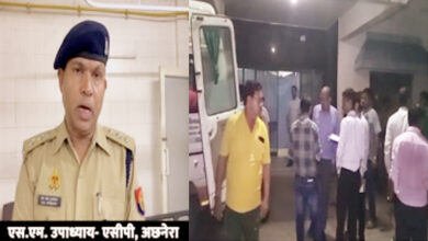 Photo of आगरा में बरसात के कारण पुलिस चौकी की छत गिरने से तीन घायल