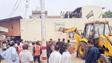 Photo of साहिबाबाद फल व सब्जी मंडी के माफियाओं पर गरजा योगी का बुलडोजर