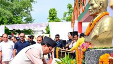 Photo of खटीमा गोलीकांड की 30वीं बरसी पर राज्य आंदोलनकारी शहीदों की मूर्तियों को धामी ने श्रद्धांजलि दी