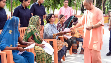 Photo of मुख्यमंत्री ने लगातार तीसरे दिन किया गोरखनाथ मंदिर में जनता दर्शन का आयोजन