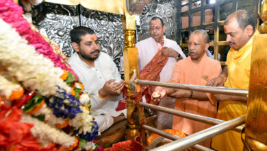 Photo of मुख्यमंत्री योगी आदित्यनाथ ने मां विंध्यवासिनी के दर पर शीश झुकाया