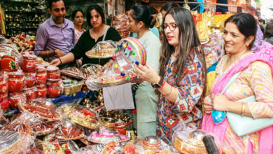 Photo of देश भर में करवा चौथ धूमधाम से मनाया गया, बाज़ारों में रही खूब रौनक