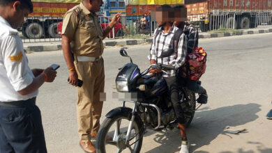 Photo of पीलीभीत में पुलिस ने चेकिंग अभियान के दौरान 159 वाहनों के चालान करके लगाया 2.57 लाख जुर्माना