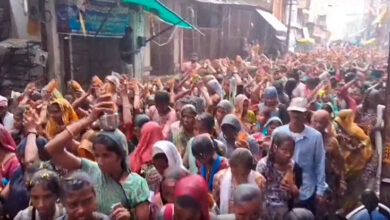 Photo of बरसते पानी में भी भव्य रूप से निकली सर्वधर्म चुनरी कलश यात्रा