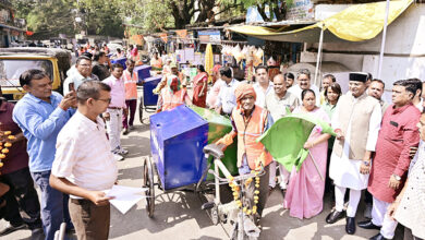 Photo of बेहतर कचरा प्रबंधन हेतु सकरी गलियों व सघन आबादी वाले क्षेत्रों में कचरा परिवहन हेतु साईकिल रिक्शा कराए उपलब्ध