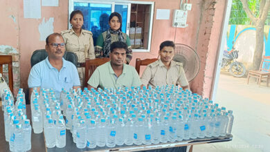 Photo of शिवहर में 285 बोतल नेपाली शराब के साथ महिला तस्कर गिरफ्तार