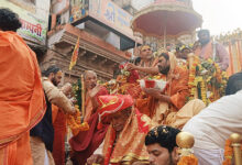 Photo of जगद्गुरु शंकराचार्य स्वामी अविमुक्तेश्वरानंद सरस्वती महाराज की निकली पेशवाई