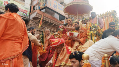 Photo of जगद्गुरु शंकराचार्य स्वामी अविमुक्तेश्वरानंद सरस्वती महाराज की निकली पेशवाई