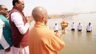 Photo of योगी ने किया महाकुंभ का समापन,सफलता का श्रेय पीएम को दिया