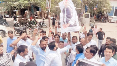 Photo of भाजपा कार्यकर्ताओं ने अखिलेश यादव का पुतला दहन किया