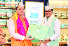 Photo of सैलानियों को एयरपोर्ट में ही उत्तराखण्ड के स्थानीय उत्पादों पर आधारित हाउस ऑफ हिमालयाज के उत्पाद मिलेंगे