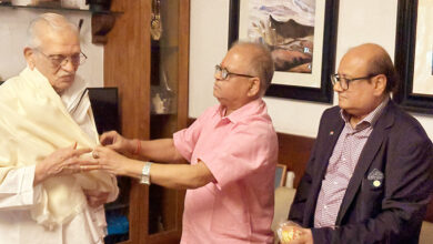 Photo of गुलजार को मिला 58वां ज्ञानपीठ पुरस्कार, मुंबई स्थित आवास पर हुआ सम्मान