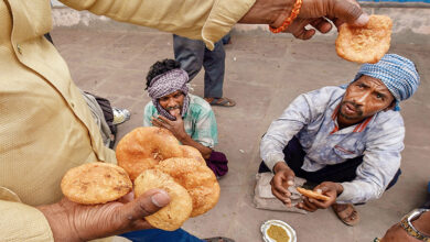 Photo of सोशल मीडिया युग में करुणा की कैद