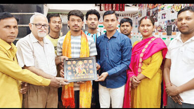 Photo of इंटर टॉपर मनीष साहू का किया स्वागत