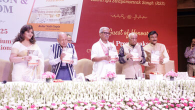 Photo of संघर्ष, इतिहास और राष्ट्रीयता का प्रतीक है ‘इंक, सैफरन एंड फ्रीडम’ पुस्तक : कृष्ण गोपाल