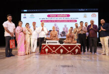 Photo of मुनिराज की सलाह, डॉक्टर्स दवा संग दें दुआ भी