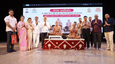 Photo of मुनिराज की सलाह, डॉक्टर्स दवा संग दें दुआ भी