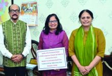 Photo of डॉ स्मिता जोशी और डॉ रावल शुक्ला ने छत्तीसगढ़ के राज्यपाल रमेन डेका से की भेंट