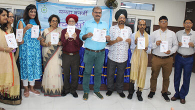 Photo of विद्या भंडारी के काव्य संग्रह ‘स्त्री स्लेट पर लिखा शब्द नहीं’ का हुआ लोकार्पण