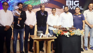 Photo of कपिल देव ने टी20 मुंबई लीग 2025 के लिए सोबो मुंबई फाल्कन्स के ब्रांड एंबेसडर के रूप में जर्सी लॉन्च की