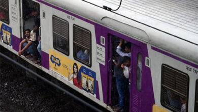 Photo of मुंबई में लोकल ट्रेन से गिरकर यात्रियों की मौत को रोकना जरुरी