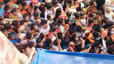Photo of धार्मिक स्थलों में हो रही भगदड़ का आखिर जिम्मेदार कौन ?