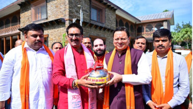 Photo of मुख्यमंत्री ने देहरादून से कुशीनगर जनपद में भगवान सूर्य की मूर्ति के जलाभिषेक के लिए कलश यात्रा का फ्लैग ऑफ किया