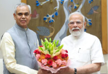 Photo of गुजरात के राज्यपाल आचार्य देवव्रत जी ने की प्रधानमंत्री नरेंद्र मोदी जी से शिष्टाचार भेंट