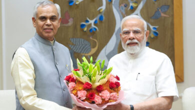 Photo of गुजरात के राज्यपाल आचार्य देवव्रत जी ने की प्रधानमंत्री नरेंद्र मोदी जी से शिष्टाचार भेंट