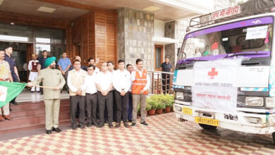 Photo of राज्यपाल ने आपदा राहत सामग्री वाहनों को हरी झंडी दिखाकर रवाना किया