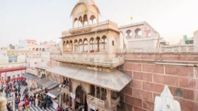 Photo of वृंदावन की आत्मा बुलडोजर के निशाने पर: वृंदावन धाम को टूरिस्ट स्पॉट क्यों बनाया जा रहा है?