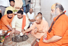 Photo of सीएम योगी ने दूधेश्वर नाथ मंदिर में रुद्राभिषेक कर कांवड़ मेला तैयारियों का लिया जायजा