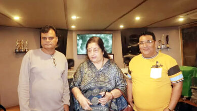 Photo of अनुराधा पौडवाल ने लगाए मंजीत गुलेरिया के साथ रोमांटिक सॉन्ग में चार चाँद